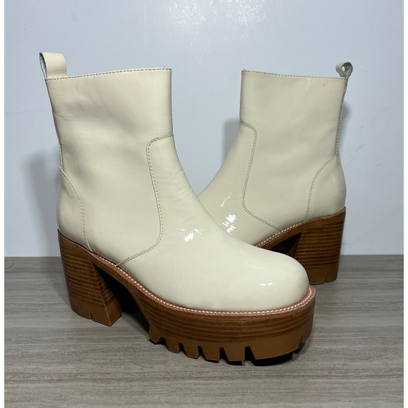 Jeffrey Campbell Platform Boot in Ice Crinkle Patent
Size 10 - Picture 1 of 9